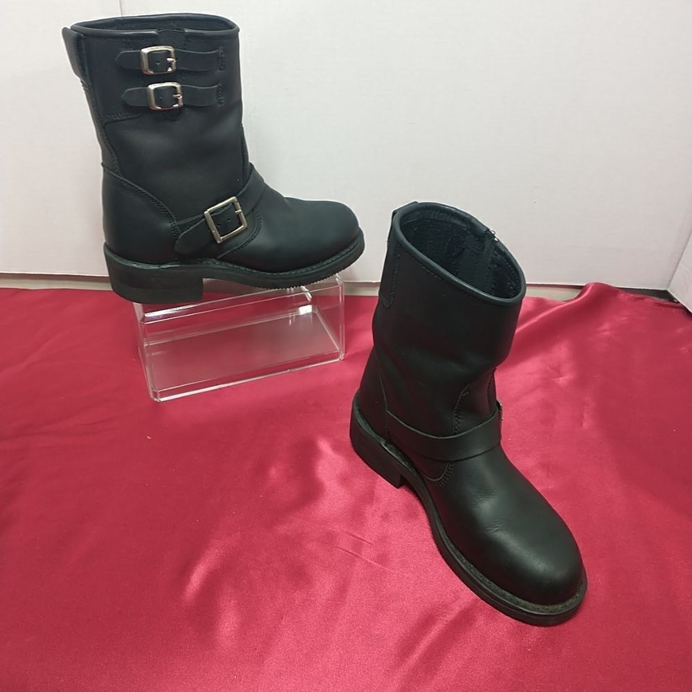 River Road Womens SZ 7 Twin Buckle Motorcycle Boots. Condition is Pre-owned
